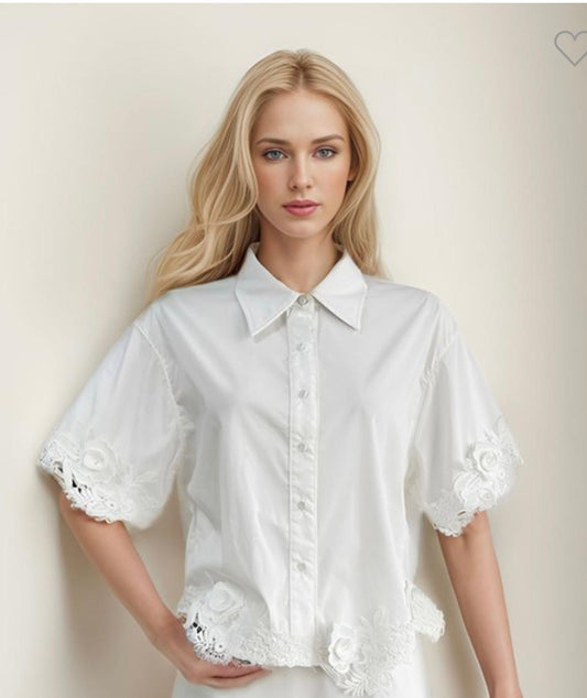 Blusa con bordados blanco